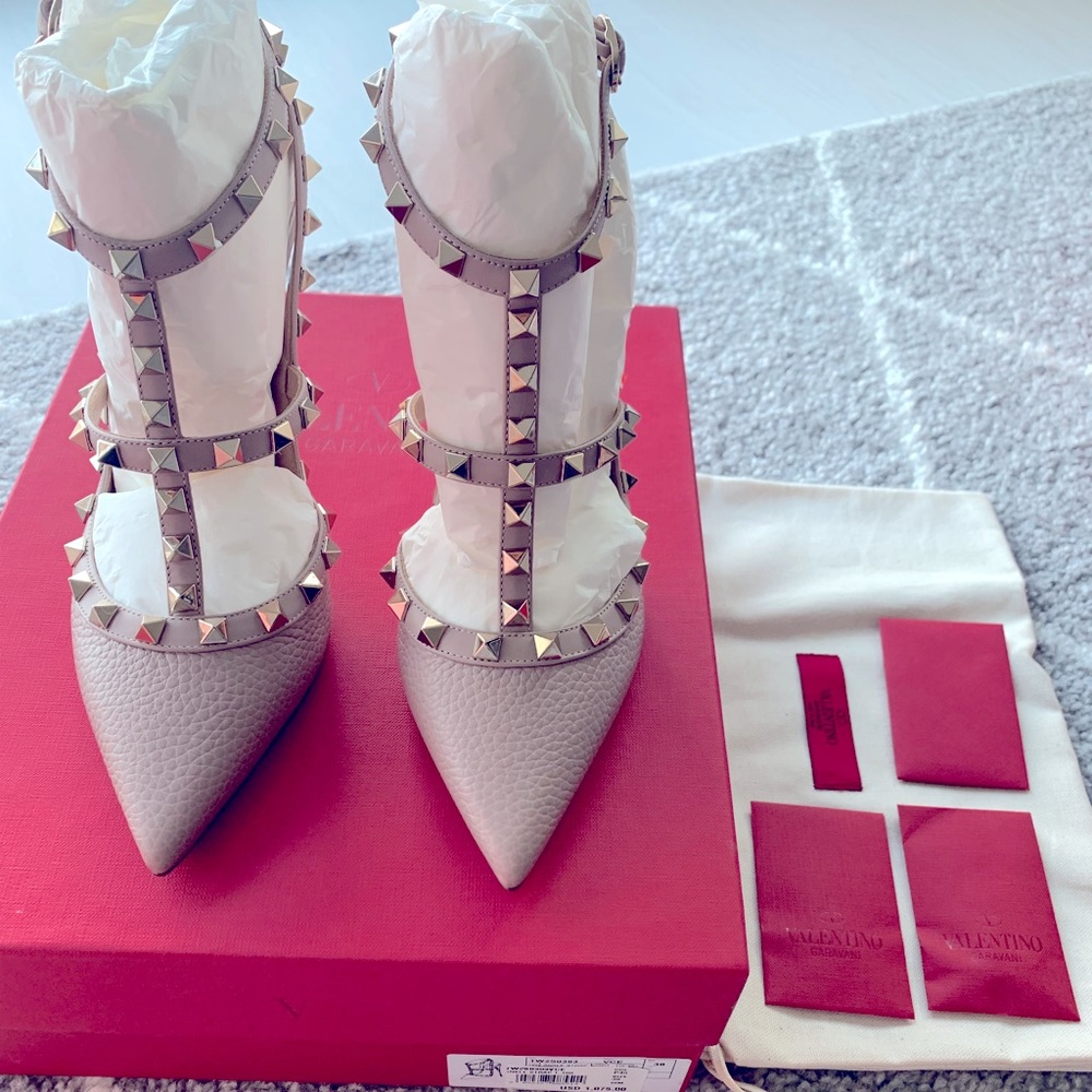 BNIB Valentino Rockstud Pumps Poudre